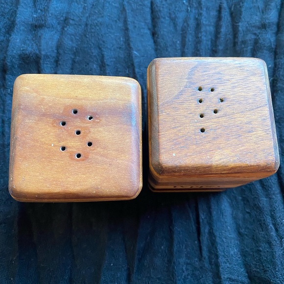 VTG Mid Century Handcrafted Wooden Pepper and Salt Shaker Set! - Picture 2 of 8